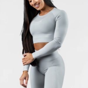 Alphalete Amplify Long Sleeve Crop